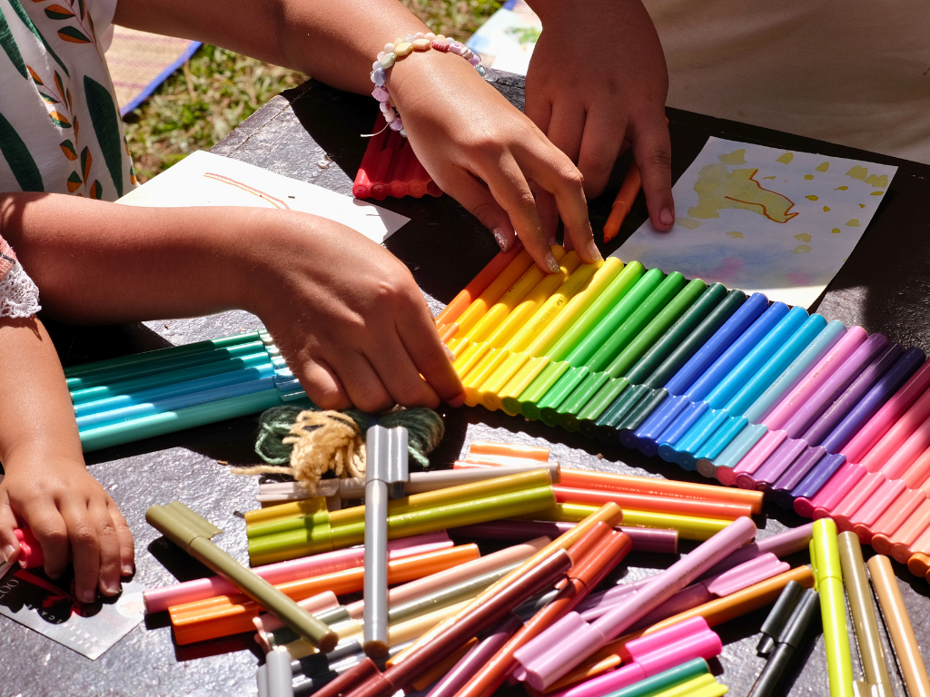 White Blue Modern Pie Chart Graph (2)